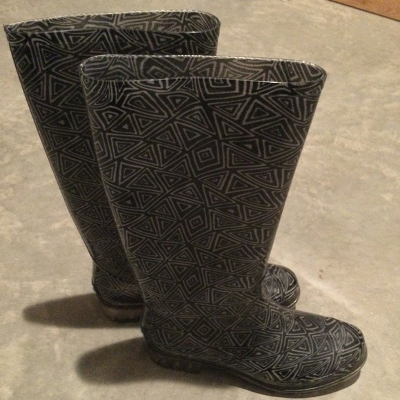 TOMS Women's Tribal Print Cabrillo Rain Boot - Picture 6 of 7